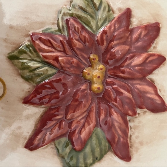 MWW Market ‘Embossed Christmas Flowers Plates Set of 4 - Picture 6 of 13